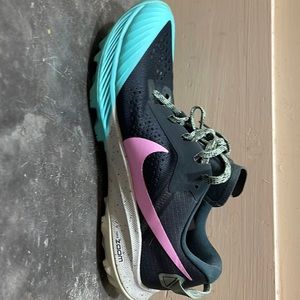 Women’s 8.5 Nike Terra trail Kiger worn ONCE